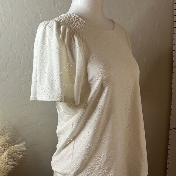 W5 white flutter sleeve gathered shoulder open weave top stretchy fabric size M - Picture 6 of 10